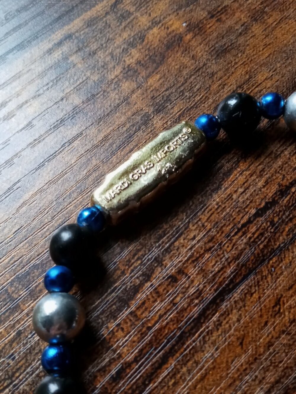 Vintage Mardi Gras Throw Bead Necklace w/3 Elvis Presley Figurines 🕺🎙️🎸⚡️ - Picture 7 of 16